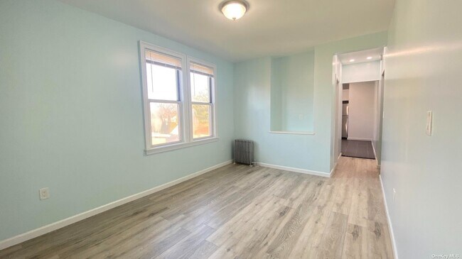 Building Photo - 67-27 52nd Ave