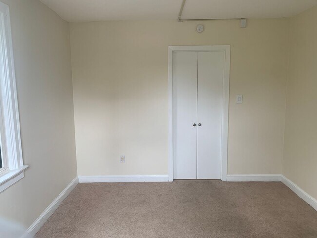 Foto del edificio - Spacious 1 Bedroom Beside the Fairgrounds ...