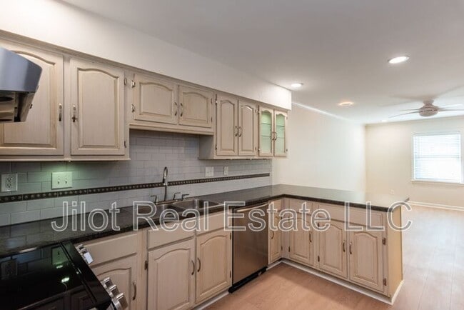 Building Photo - 1647 Executive Park Ln NE