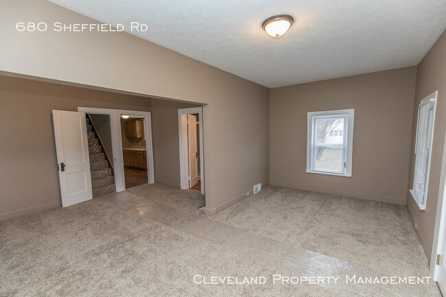 Building Photo - Cozy Sheffield Lake Home