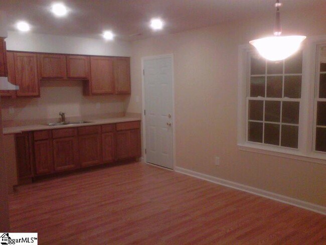 Foto del edificio - 378 Vanderbilt Rd