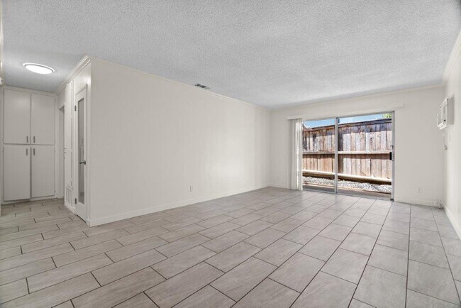 Foto del edificio - 1304-1314 S JUNIPER ST