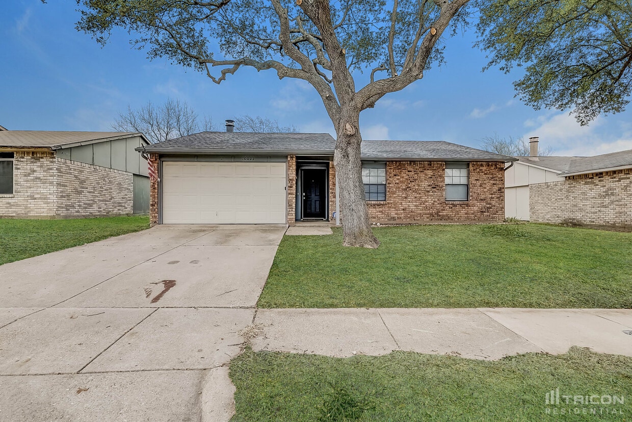 Primary Photo - 10022 Deer Hollow Dr