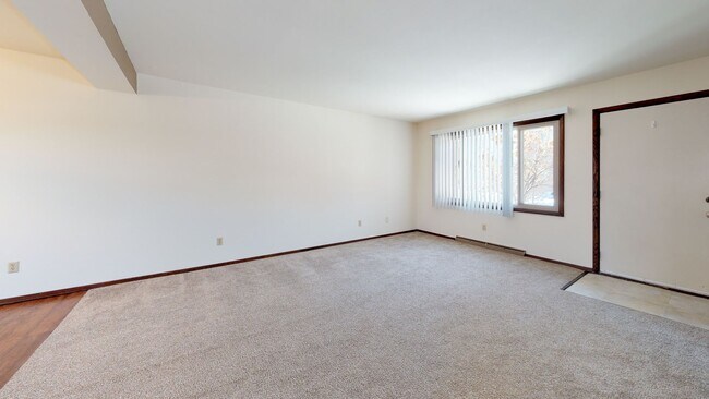 Foto del edificio - Cedar Towne Condos (334)