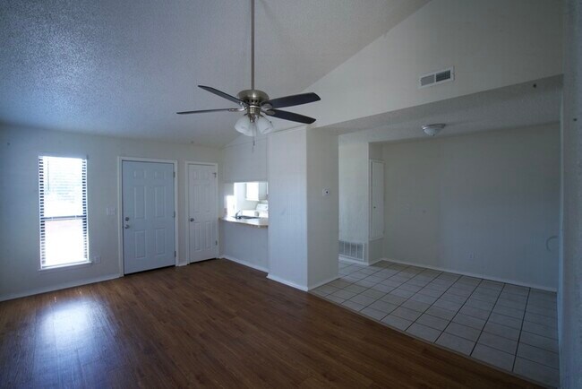 Foto del edificio - 2255 Donna Drive