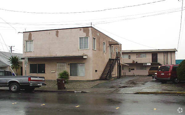 Building Photo - 2215 Dover Ave