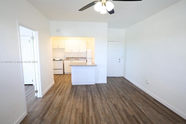 Foto del edificio - 2300 W Flagler St