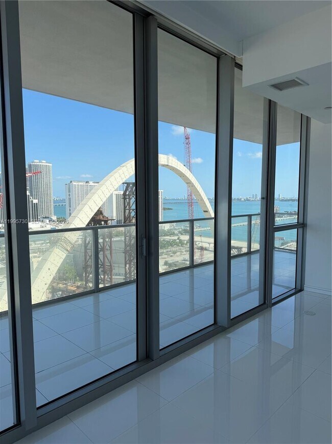 Foto del edificio - 1100 Biscayne Blvd