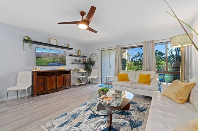 Building Photo - 1655 E Palm Canyon Dr