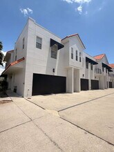 Building Photo - 3210 W Horatio St