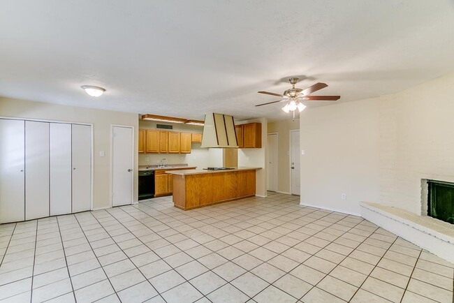 Building Photo - 14507 Flair Dr