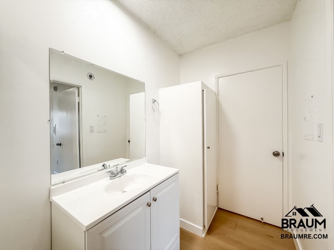 Building Photo - 5461 Kester Ave