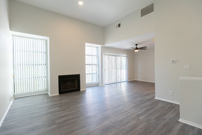 Interior Photo - 1527 Veteran Ave