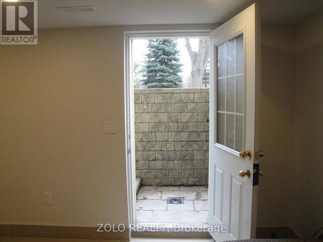 Building Photo - 388 Centre St