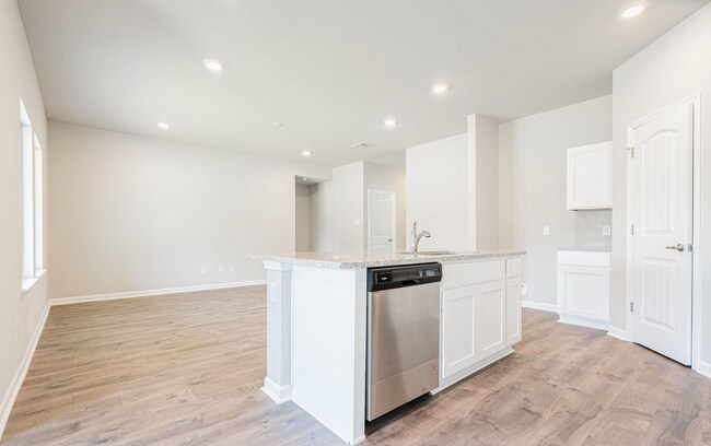 Building Photo - 3 Bed 2 Bath Rental