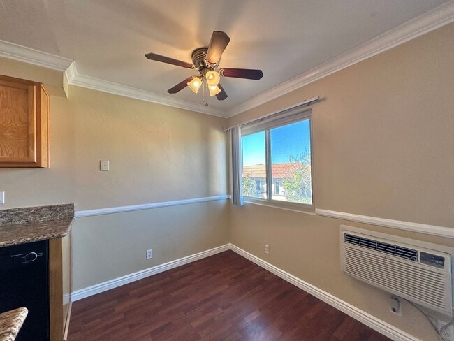 Building Photo - 1 bedroom Condo located in San Carlos!