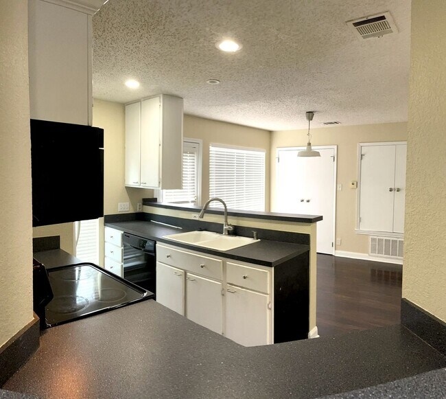 Foto del edificio - Anderson Mill Home 2 blocks from Noel Grisham the community park, and playground