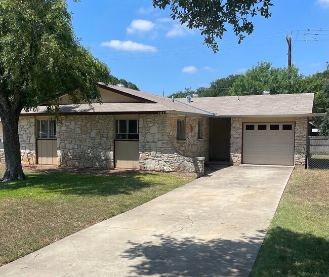 Building Photo - 10934 Lazy Oaks Dr