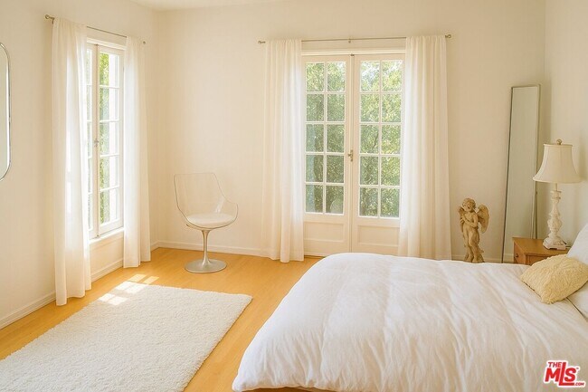 Foto del edificio - 6063 Scenic Ave