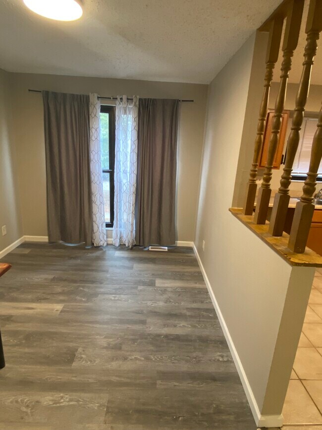 Comedor - 613 Rosetta Dr