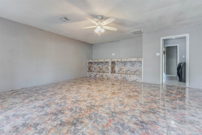 Foto del edificio - 12702 Fern Forest Dr
