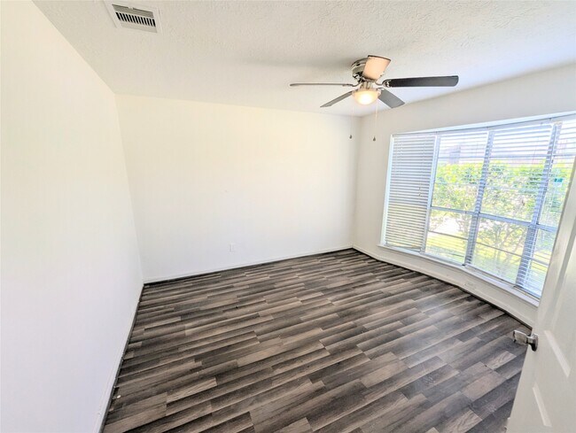 Foto del edificio - 17602 Crestline Rd