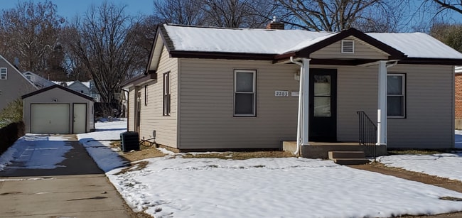 Building Photo - 2203 Gaebler Ave