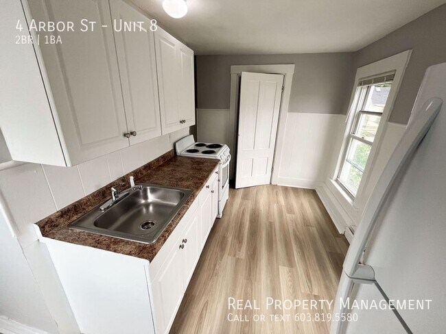 Building Photo - Downtown Exeter 2-Bedroom with Heat, Hot W...