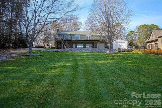 Foto del edificio - 8502 Pine Lake Rd