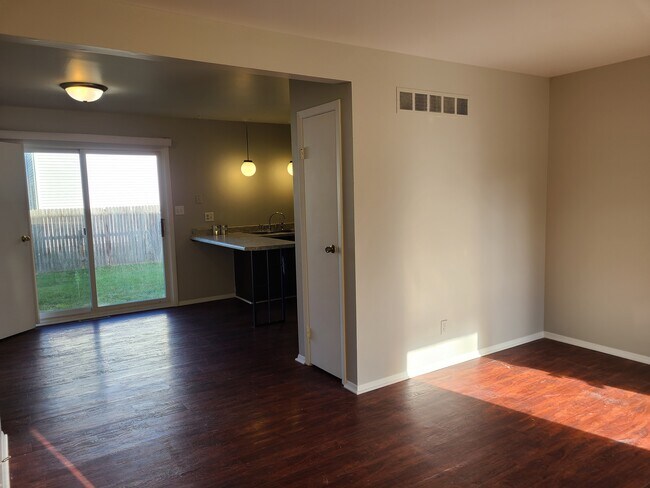 Building Photo - 1506 W Morgan Ave