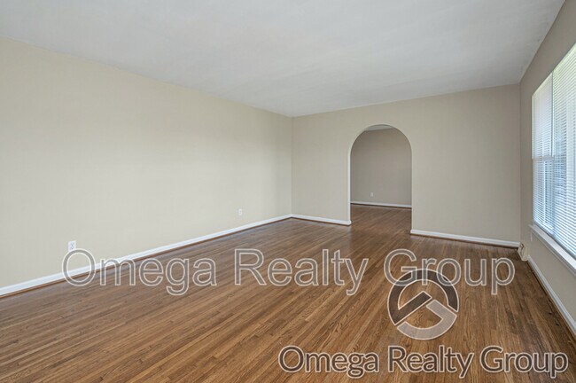 Building Photo - 972 6th St