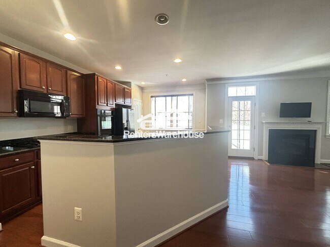 Foto del edificio - 3511 Carriage Walk Ln