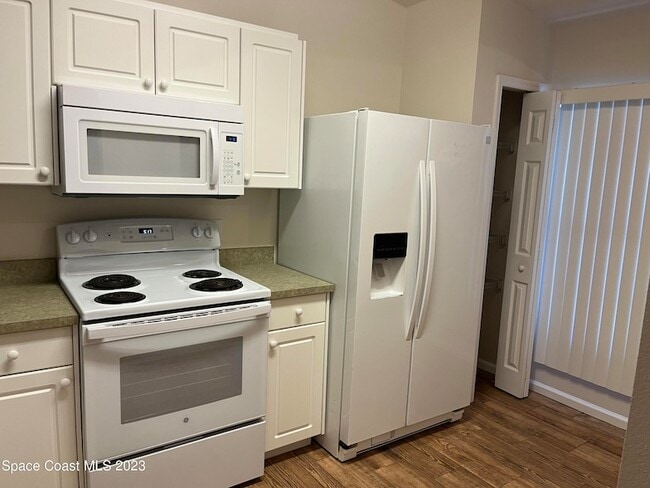 Building Photo - 1070 Luminary Cir