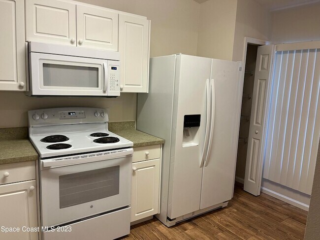 Foto del edificio - 1070 Luminary Cir