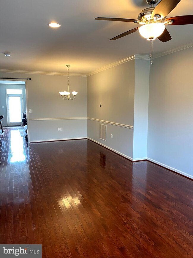 Building Photo - 42537 Dreamweaver Dr