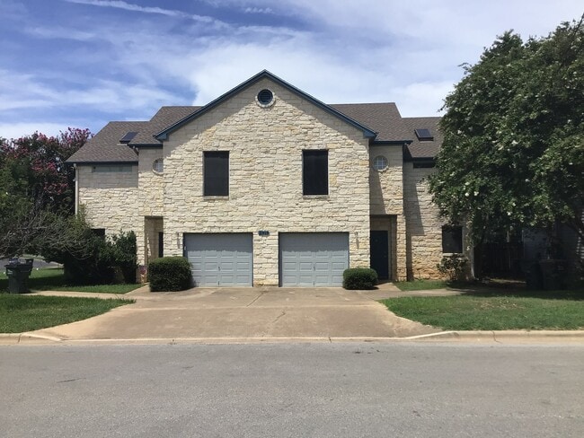 Building Photo - 2913 Whisper Oaks Ln