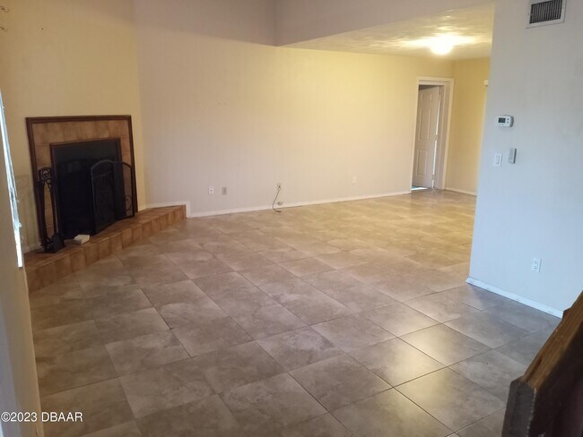 Building Photo - 2002 S Palmetto Ave