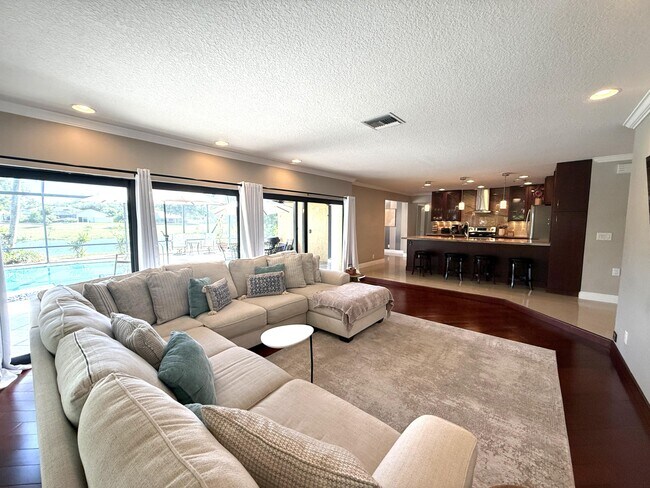 Foto del edificio - 3250 Lakeview Blvd