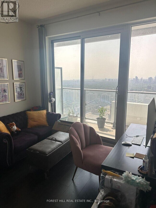 Photo du bâtiment - 2221 Yonge St