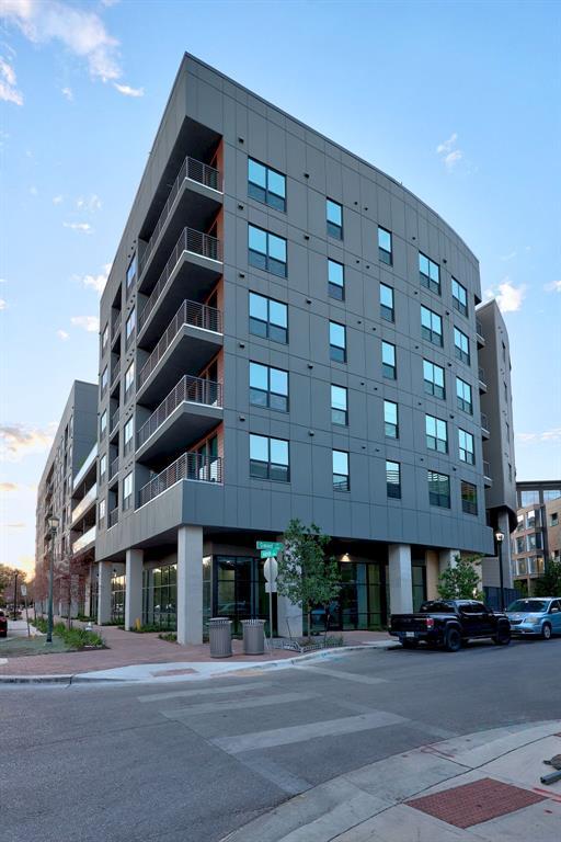 Building Photo - 1701 Simond Ave