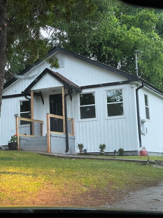 Primary Photo - 609 Ledford St