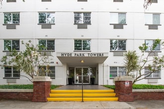 Building Photo - 406 S Cedar Ave