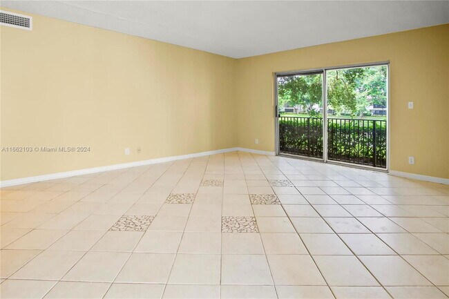 Foto del edificio - 113 Gardens Dr