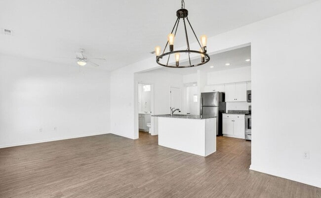 Building Photo - Beautiful 3-Bedroom Townhome in Pleasure Ridge Park!