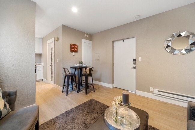 Building Photo - 9110 Redmond-Woodinville Road NE-Unit 101