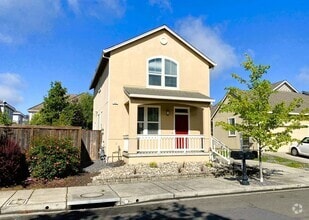 Building Photo - 749 Fresno Ave