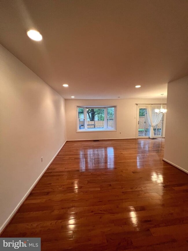 Building Photo - 1730 Pine Valley Dr