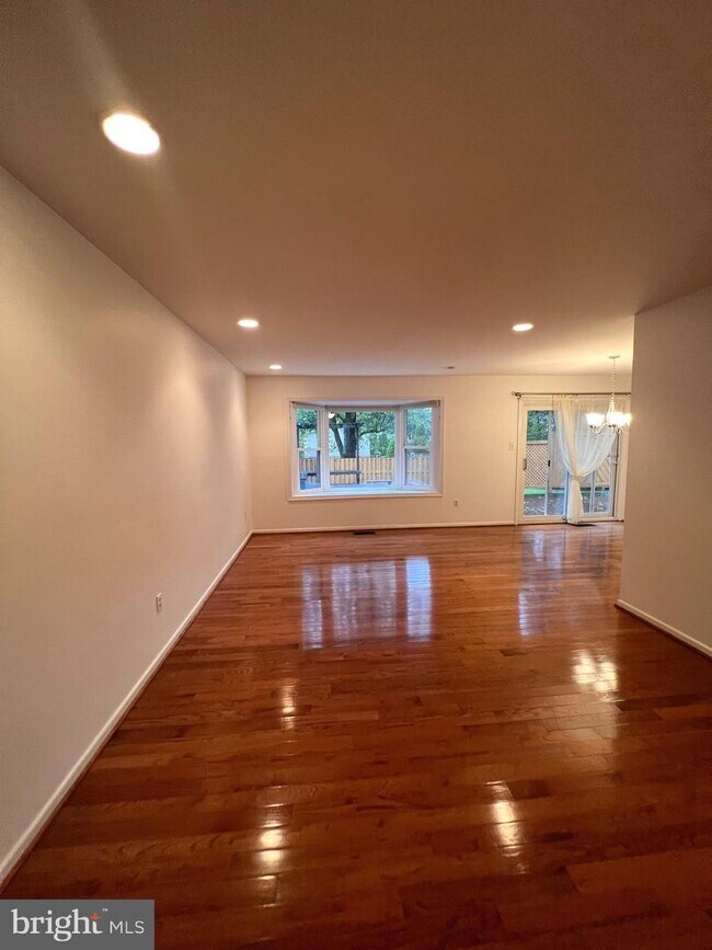 Foto del edificio - 1730 Pine Valley Dr