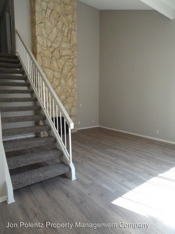 Building Photo - 23042 Village Dr