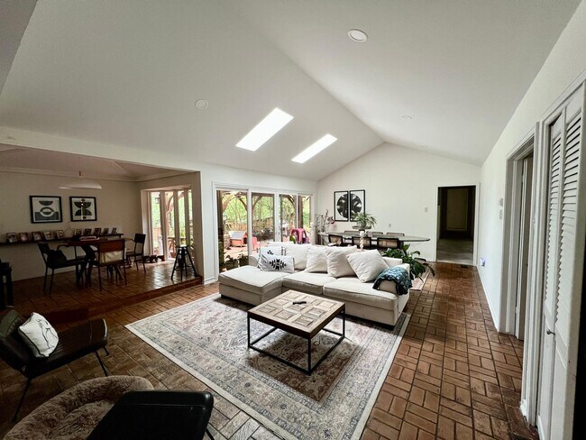 Foto del edificio - 8162 San Leandro Dr